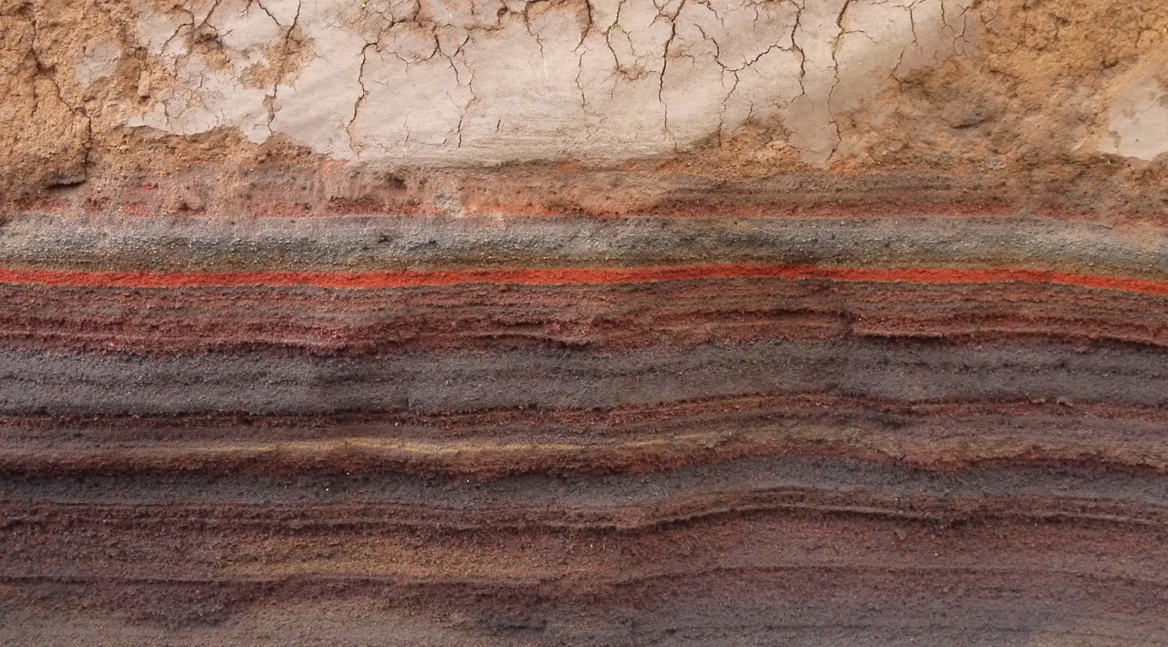 volcanic-rock-strata-layers-semillas